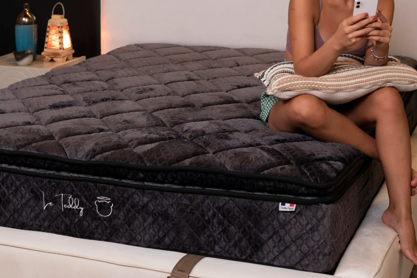 Matelas Teddy Black Angels - 30 cm - Surmatelas Peluche - Confort Douillet